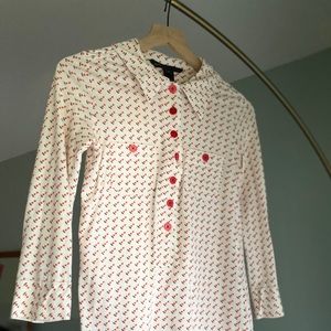 Patterned mid sleeve shirt.